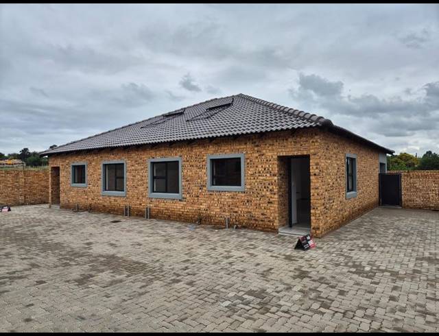 2 BEDROOM TOWNHOUSE FOR SALE IN BRACKENDOWNS